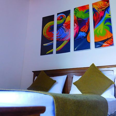 Mount Mirror Resort 康提 外观 照片