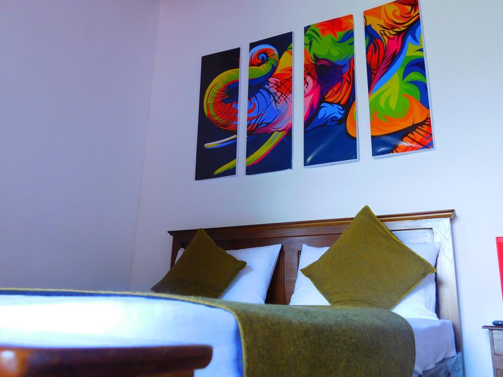 Mount Mirror Resort 康提 外观 照片